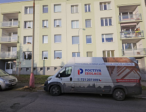 Zateplení dutiny panelového domu pomocí foukané izolace